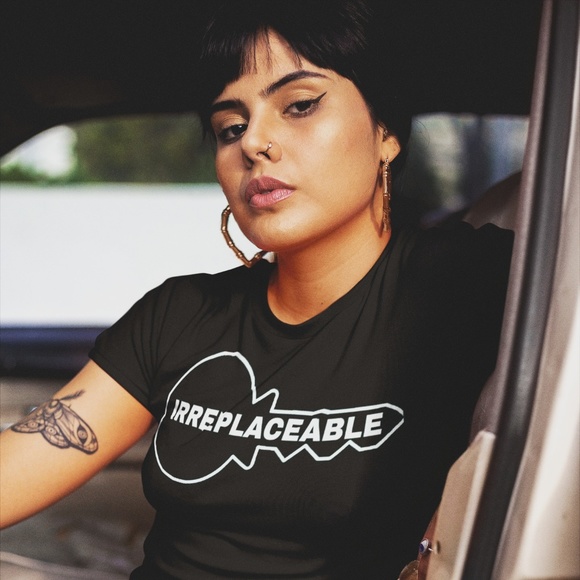 Irreplaceable t-shirt - Picture 2 of 3